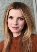 Betty Gilpin