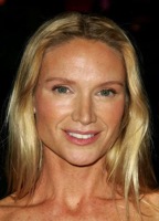 Kelly Lynch